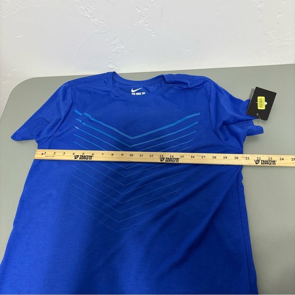 The Nike Tee Athletic Cut NWT Men's Large Dri-Fit Short Sleeve T Shirt Active - Picture 9 of 10